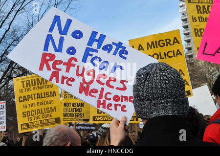 New York, USA. 11. Februar 2017 - haben Tausende Menschen gegen Eis Aktionen gegen Einwanderer protestiert. Der Protest endete mit mehreren Personen verhaftet. New York, USA. 11. Februar 2017. © Luiz Roberto Lima / ANBNews / Alamy Stockfoto