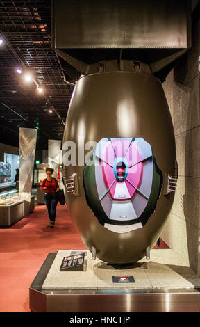 Fat Man Bombe, Ausstellung im Atomic Bomb Museum, Nagasaki, Japan. Stockfoto