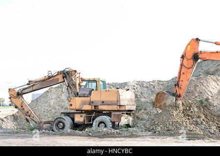 Bulldozer auf Baustelle gegen klaren Himmel Stockfoto