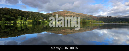 Reflexionen in Grasmere Wasser, Nationalpark Lake District, Grafschaft Cumbria, England, UK. Stockfoto