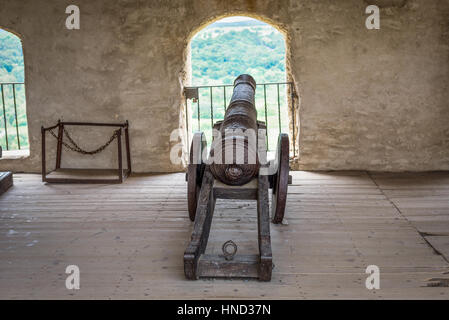 Braubach, Deutschland - 23. Mai 2016: Front geladene Kanone bereit, Schloss Marksburg in Braubach, Deutschland zu verteidigen. Es ist eines der wichtigsten Stätten des U Stockfoto