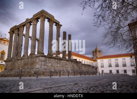 Der "Tempel der Diana" in die UNESCO-Weltkulturerbe der Stadt Evora, Portugal, Europa. Stockfoto