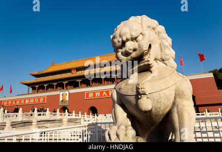 Himmlischen Friedens Tor, Tor, mit Portrait von Mao Ze Dong, auf dem Platz des Himmlischen Friedens, Peking, China Stockfoto