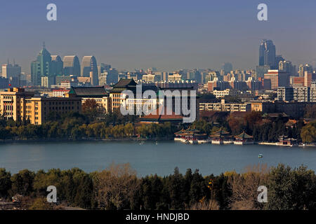 See der Beihai-Park und West Peking, gesehen vom Jingshan Park, Peking, China Stockfoto