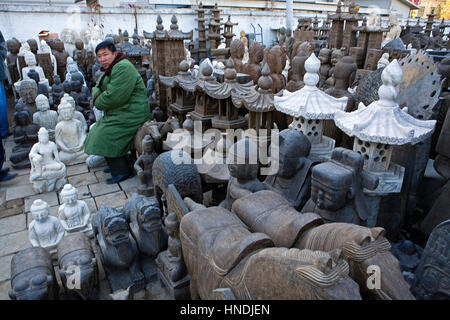 Statuen, Skulpturen in Panjiayuan Markt, Peking, China Stockfoto