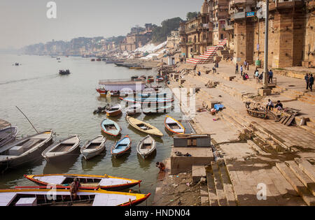 Panorama, Panorama, Blick auf die ghats von Munshi Ghat, im Ganges, Varanasi, Uttar Pradesh, Indien. Stockfoto