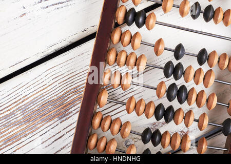 Abacus auf hölzernen Hintergrund. Stockfoto