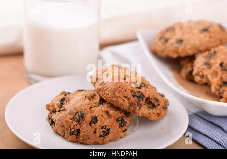 Noch immer leben von haferflocken Rosinen Kekse und Milch Stockfoto