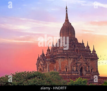 Der Sulamani-Tempel in Bagan, Myanmar bei Sonnenuntergang Stockfoto