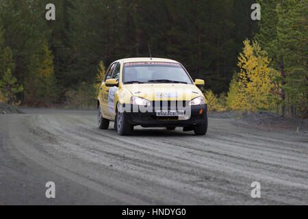 Asbest, Russland, 18. September 2016 - Rallye "Stilobit 2016" der 15. Etappe der Cup Russland 2016-Startnummer 00, das Auto Lada Kalina Stockfoto