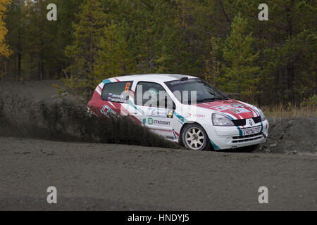 Asbest, Russland, 18. September 2016 - Rallye "Stilobit 2016" der 15. Etappe der Cup Russland 2016-Startnummer 6, Renault Clio Auto Stockfoto