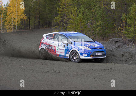 Asbest, Russland, 18. September 2016 - Rallye "Stilobit 2016" der 15. Etappe der Cup von Russland 2016, Startnummer 7, das Auto Ford Fiesta R2 Stockfoto