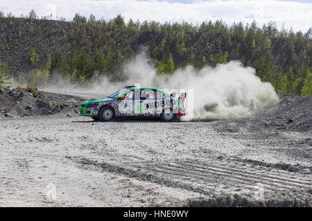 Asbest, Russland, 22. Mai 2016 - Rallye "Ural Chrysotil 2016" 10. Runde des russischen Pokals, Startnummer 3, Mitsubishi Evolution Car Stockfoto