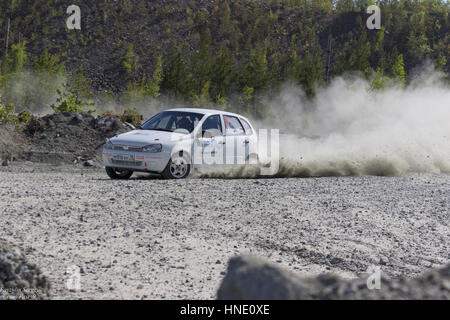 Asbest, Russland, 22. Mai 2016 - Rallye "Ural Chrysotil 2016" 10. Runde des russischen Pokals, Startnummer 11, das Auto Lada Kalina Stockfoto