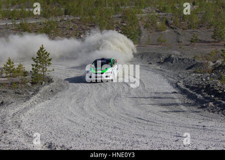 Asbest, Russland, 22. Mai 2016 - Rallye "Ural Chrysotil 2016" 10. Runde des russischen Pokals, Startnummer 5, das Auto Mitsubishi Evolution Stockfoto