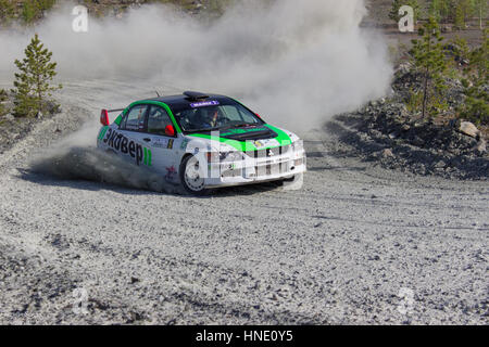 Asbest, Russland, 22. Mai 2016 - Rallye "Ural Chrysotil 2016" 10. Runde des russischen Pokals, Startnummer 5, das Auto Mitsubishi Evolution Stockfoto