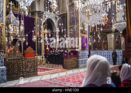 Eine Masse der armenische orthodoxe, armenische orthodoxe St. James Cathedral, das armenische Viertel, Altstadt, Jerusalem, Israel. Stockfoto