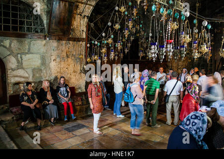 Besucher, Grab der Jungfrau Maria, Ölberg, Jerusalem, Israel. Stockfoto