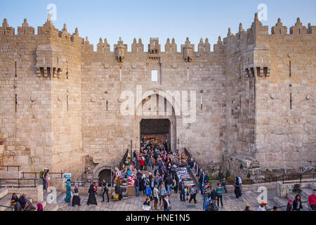 Rampart, Straße, Straße, Damaskus Tor, Muslimisches Viertel, alte Stadt, Jerusalem, Israel. Stockfoto