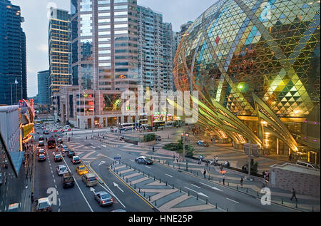 Da Amizade Avenue, auf der rechten Seite Grand Lisboa Hotel-Casino, Macau, China Stockfoto