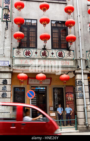 Street Scene, Fassade des Restaurant Tak Seng auf Casa de Penhores, in der Rua Camilo Pessanha bei Almeida Ribero Avenue, Macau, China Stockfoto