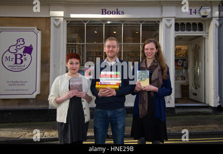 Die ganze Emporium of Reading Delights, Bad mit Besitzer Nic Bottomley und Amy Coles (links) und Betsy Byers. Stockfoto