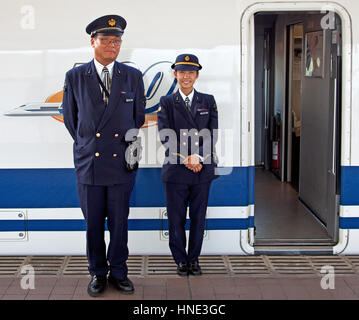 Shinkansen Zugpersonal in Japan Stockfoto