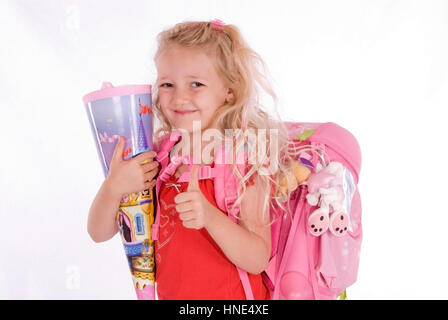 Model Release, Schulanfaengerin Mit Schultuete - Erstklässler mit ersten Tag der Schule-cornet Stockfoto