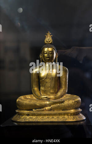 Vergoldeter Bronze Buddha-Statue, 18. Jahrhundert, im National Museum in Colombo, Sri Lanka Stockfoto