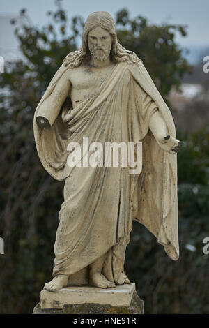Alten zerschlissenen Figur Jesu mit beiden Händen gebrochen Stockfoto