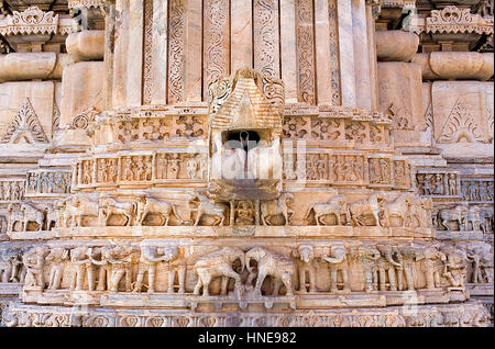 Detail, Relief an der Außenwand der Jagdish Tempel, Udaipur, Rajasthan, Indien Stockfoto