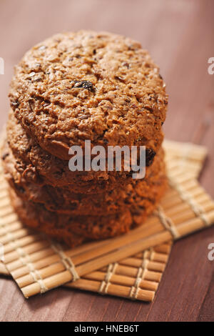 Cookies auf Holzmatte Stockfoto