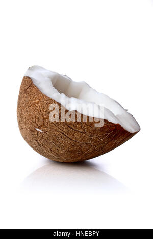 Studioaufnahme der Kokosnuss auf weißem Hintergrund Stockfoto