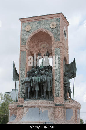 Berühmte Statue in Taxim-Platz, Istanbul, die türkische Helden Mustafa Atatürk und Ismet Inönü zu Ehren Stockfoto