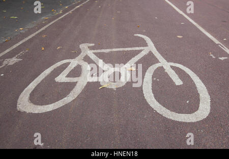 Zeichen der Fahrrad-Parken auf Straße Stockfoto