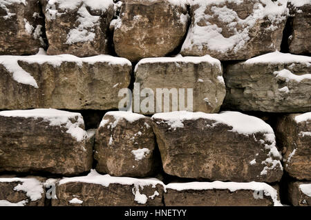 Boulder-Stützmauer-Hintergrund Stockfoto