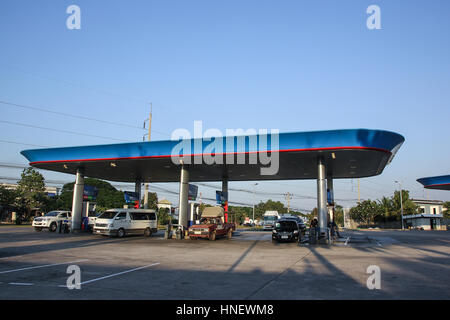 LAM PANG, THAILAND - 30. November 2016: PTT Öl entfernt. Lage an der Straße Nr. 11 ca. 15 km von Lampang Stadt. Lampang, Thailand. Stockfoto