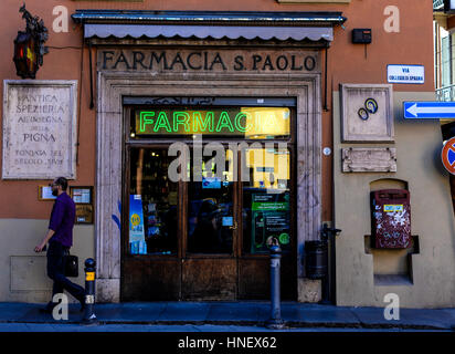 Eine altmodische Apotheke in Bologna, Italien Stockfoto