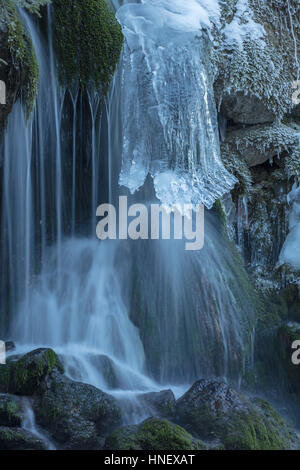 Wasserfall, teilweise gefroren, Bärenschützklamm Mixnitz, Steiermark, Österreich Stockfoto
