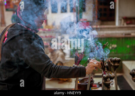 Weihrauch bietet in Hazrat Nizamuddin Dargah, Delhi, Indien Stockfoto