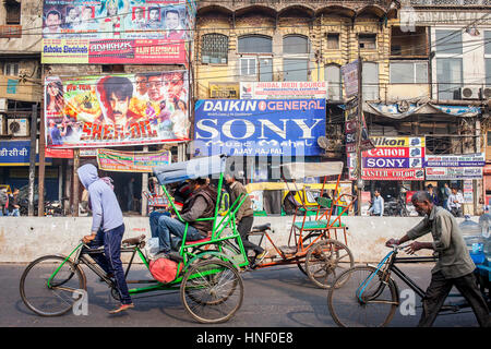 Verkehr in Chandni Chowk, Alt-Delhi, Indien Stockfoto