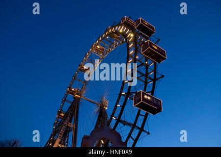 Wiener Riesenrad (Wiener Riesenrad), Riesenrad am Eingang in den Prater Vergnügungspark in der Leopoldstadt, Vienna. Gebaut im Jahre 1897 Stockfoto