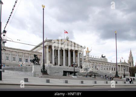 Parlamentsgebäude mit dramatischer Himmel Stockfoto