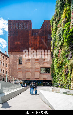 Spanien, Madrid, Caixa Forum voller Höhe anzeigen Stockfoto