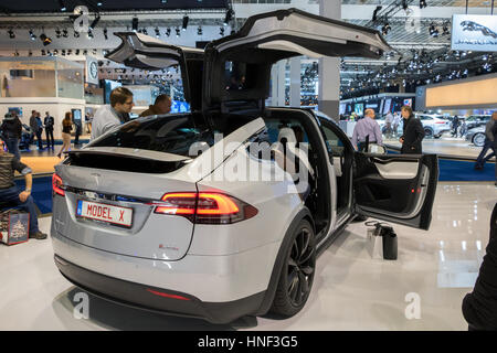 Brüssel - 19. Januar 2017: Tesla Model X auf dem Display an der Motor Show in Brüssel. Stockfoto