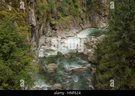 Die Coquihalla-Flusses, wie es fließt durch den Coquihalla Canyon bei den Othello Tunneln in der Nähe der Stadt Hope in Britisch-Kolumbien Stockfoto