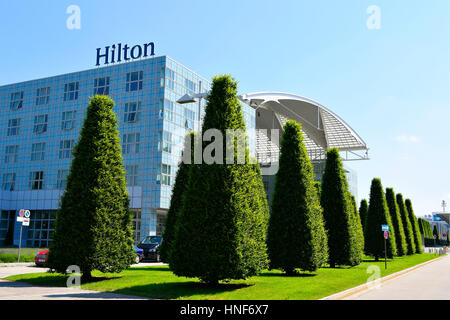 Hilton Hotel, MAC, München Airport Center, Auffahrt, Straße, Eintrag, EDDM, Flughafen München, Erding, Freising, MUC, München Stockfoto