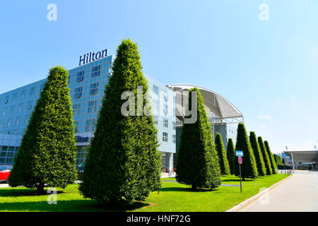 Hilton Hotel, MAC, München Airport Center, Auffahrt, Straße, Eintrag, EDDM, Flughafen München, Erding, Freising, MUC, München Stockfoto