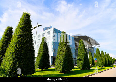 Hilton Hotel, MAC, München Airport Center, Auffahrt, Straße, Eintrag, EDDM, Flughafen München, Erding, Freising, MUC, München Stockfoto