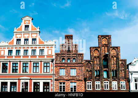 Giebel in Lüneburg, Hansestadt in Niedersachsen; Giebelhäuser in Lüneburg (Auf Dem Platz "Sande"), Alte Hansestadt in Niedersachsen Stockfoto